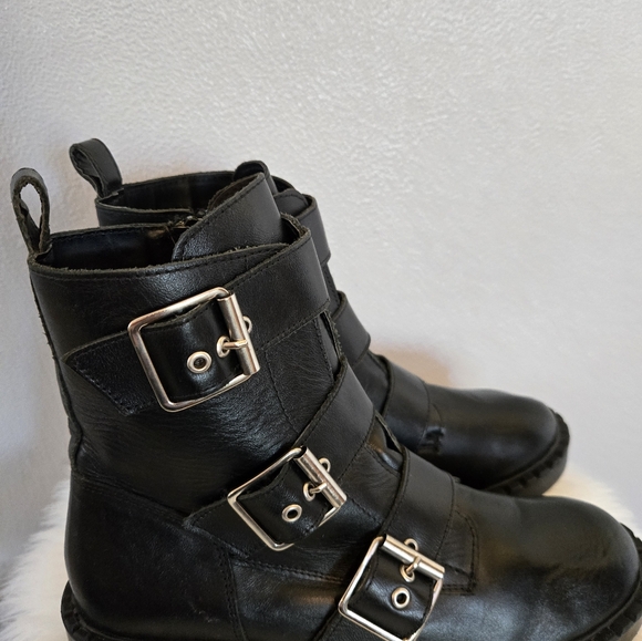 Steve Madden Arlette Triple Buckle Boots. - Picture 5 of 12